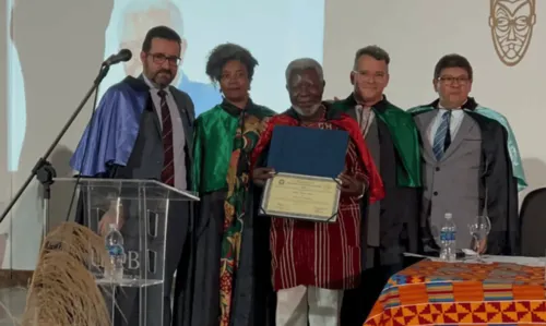 
				
					Antropólogo Kabengele Munanga recebe título de Doutor Honoris Causa pela Universidade Federal do Recôncavo da Bahia
				
				