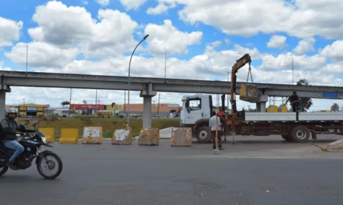 
				
					Viaduto em Feira de Santana é interditado após terceiro acidente em 4 meses
				
				