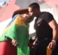 
                  Tá rolando? Maraisa ganha beijo de Bil Araújo durante show em Goiás