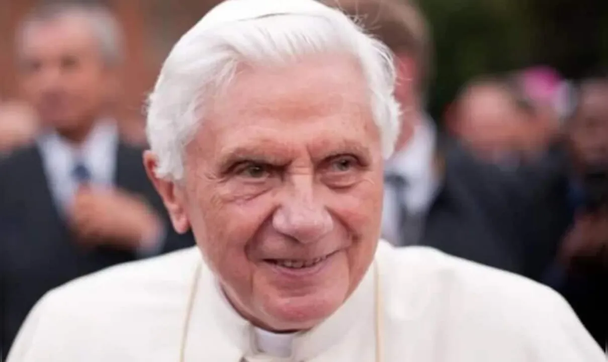 Papa Francisco lamenta morte de Bento XVI: 'Gratidão a Deus por  presenteá-lo à Igreja e ao mundo