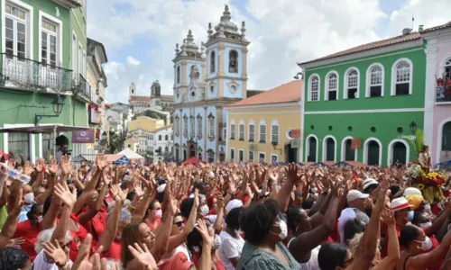 
				
					Dia de Santa Bárbara abre calendário de festas populares na Bahia e devotos celebram: 'Nossa religiosidade traz milhares de pessoas às ruas'
				
				