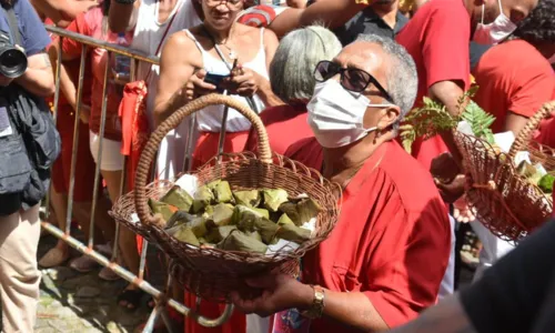 
				
					Dia de Santa Bárbara abre calendário de festas populares na Bahia e devotos celebram: 'Nossa religiosidade traz milhares de pessoas às ruas'
				
				
