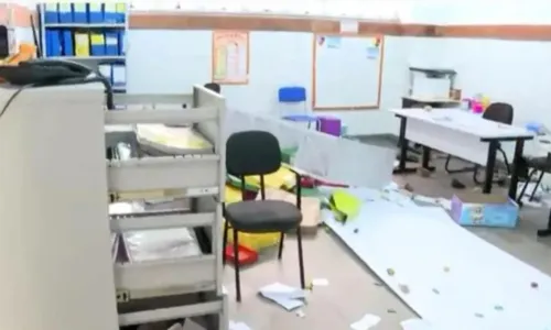 
				
					Escola municipal é invadida e vandalizada em Salvador; suspeitos quebraram computadores e outros equipamentos
				
				