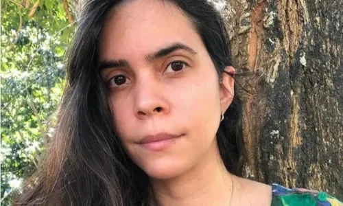 
				
					Advogada desaparece após sair para jogar lixo fora no bairro do Costa Azul; família iniciou mobilização
				
				