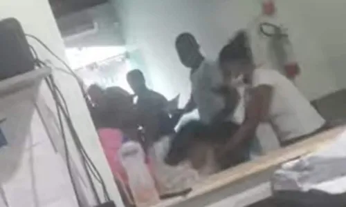 
				
					Vídeo: médico e paciente trocam socos após discussão em clínica particular na Bahia
				
				