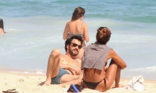 
				
					Caio Blat curte dia de praia no Rio de Janeiro; veja fotos
				
				