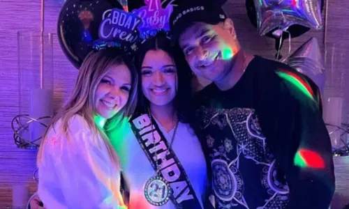 
				
					Filha de Xanddy e Carla Perez, Camilly Victoria completa 21 anos com festa surpresa dos pais
				
				