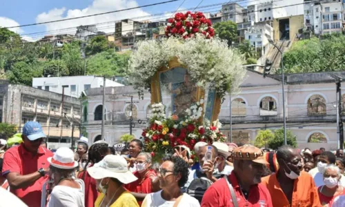 
				
					FOTOS: festa de Santa Luzia reúne fiéis no Comércio, em Salvador
				
				