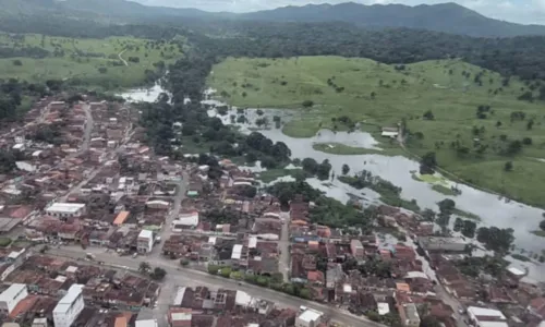 
				
					Número de atingidos pelas chuvas na Bahia chega a quase 250 mil e mais uma morte é registrada
				
				