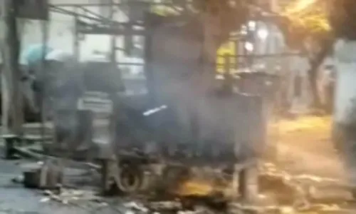 
				
					Food truck é atingido por incêndio em Amaralina
				
				