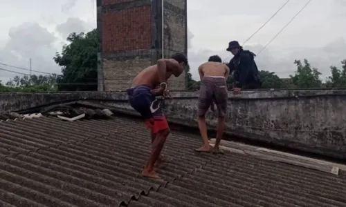 
				
					Detentos da Penitenciária Lemos Brito tentam fuga pelo telhado em Salvador
				
				