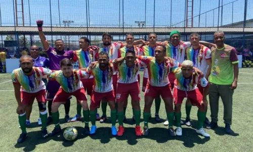 
				
					‘Futebol também faz parte do cotidiano do público LGBT+', destaca integrante do 1º time gay da Bahia
				
				