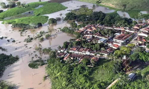 
				
					Governo da Bahia publica decretos para atender cidades atingidas pelas chuvas
				
				