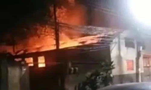 
				
					Incêndio atinge ateliê de fantasias da escola de samba Grande Rio
				
				