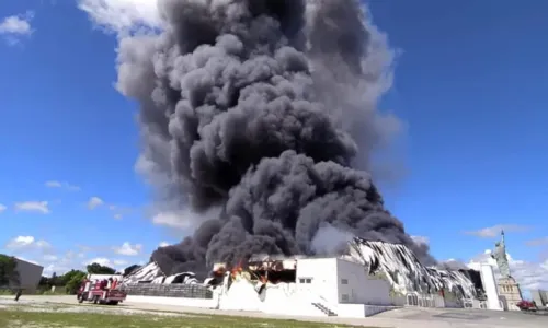 
				
					Vídeos mostram destruição e combate ao fogo em loja da Havan de Vitória da Conquista
				
				