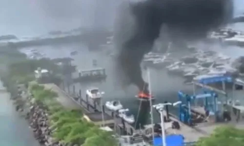
				
					Vídeo: lancha pega fogo na Bahia Marina em Salvador
				
				