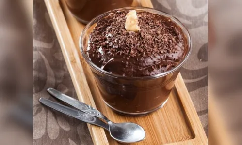 
				
					Aprenda a fazer mousse de chocolate com dois ingredientes
				
				