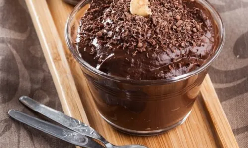 
				
					Aprenda a fazer mousse de chocolate com dois ingredientes
				
				