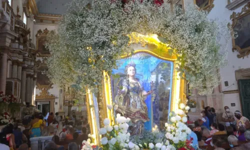 
				
					Festa de Santa Luzia, protetora dos olhos, reúne devotos no Comércio, em Salvador
				
				