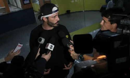 
				
					Thiago Rodrigues aparece em público pela 1ª vez após assalto e agressões: 'Lembro de muito pouco'
				
				