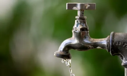 
				
					Embasa alerta para responsabilidade coletiva no uso racional da água e nos cuidados com a rede de esgoto durante o verão
				
				