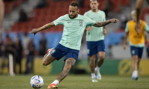 
				
					Neymar volta à campo em menos de duas semanas após tratamento de quase 24 horas por dia
				
				