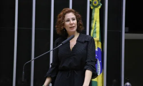 
				
					STF suspende porte de arma da deputada Carla Zambelli
				
				