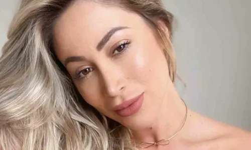 
				
					Carol Narizinho faz reversão de preenchimento labial e mostra antes e depois de procedimento
				
				