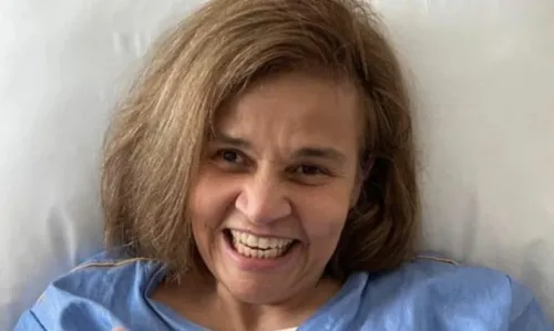 
				
					Claudia Rodrigues recebe alta hospitalar após três dias internada
				
				