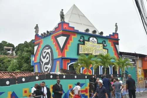 
				
					Timbalada retoma ensaios de verão no Guetho Square ao lado de Brown, Claudia Leitte e Durval; FOTOS
				
				