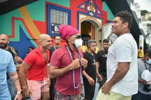 
				
					Timbalada retoma ensaios de verão no Guetho Square ao lado de Brown, Claudia Leitte e Durval; FOTOS
				
				