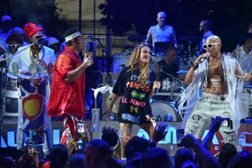 
				
					Timbalada retoma ensaios de verão no Guetho Square ao lado de Brown, Claudia Leitte e Durval; FOTOS
				
				