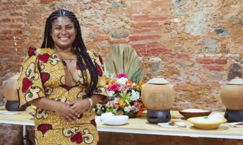 
				
					Afrochef baiana cria conexões afetivas e ancestrais com resgate e valorização da culinária negra: 'Trazer o que foi tirado da mesa e mostrar que é importante'
				
				