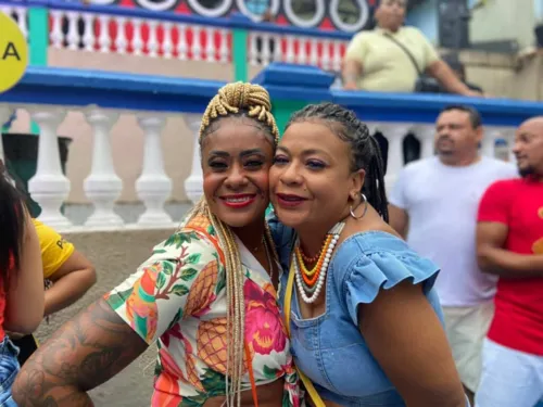 
				
					Timbalada retoma ensaios de verão no Guetho Square ao lado de Brown, Claudia Leitte e Durval; FOTOS
				
				