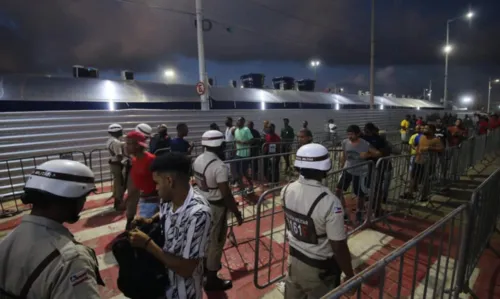 
				
					Abridor de vinho e garrafas de vidro são primeiros objetos barrados no acesso ao Festival Virada Salvador
				
				