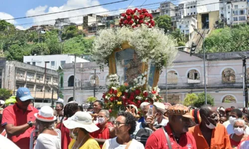 
				
					FOTOS: festa de Santa Luzia reúne fiéis no Comércio, em Salvador
				
				