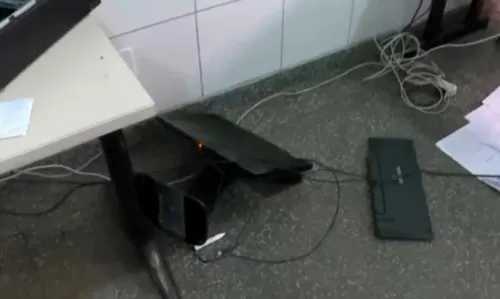 
				
					Escola municipal é invadida e vandalizada em Salvador; suspeitos quebraram computadores e outros equipamentos
				
				