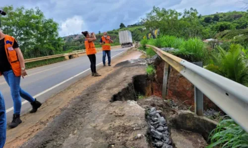 
				
					Passa de 100 mil número de pessoas atingidas pelas chuvas na Bahia
				
				