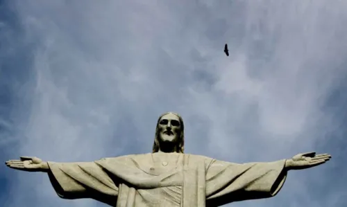 
				
					Cristo Redentor será iluminado de verde e amarelo para homenagear Pelé
				
				