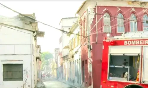 
				
					Incêndio de grandes proporções atinge casarão do Centro Histórico de Salvador; veja vídeo
				
				