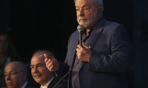 
				
					Lula confirma Aloizio Mercadante como presidente BNDES
				
				