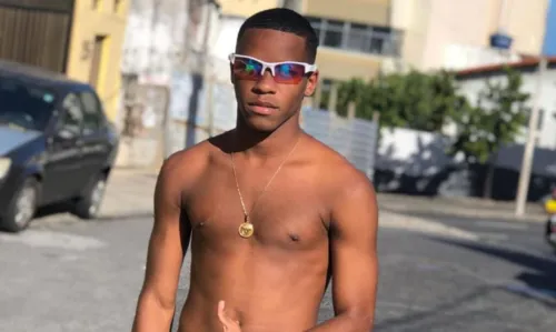 
				
					Moradores fecham pistas em protesto por morte de jovem após ação da PM no Nordeste de Amaralina
				
				