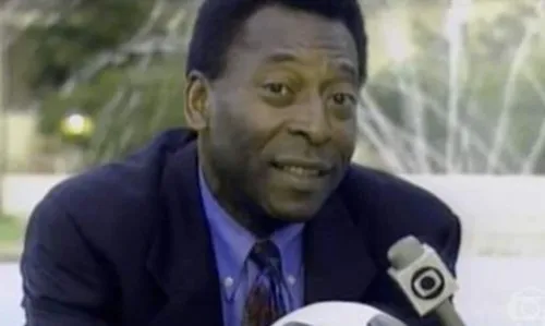 
				
					Gigante fora dos gramados: Pelé foi ministro do Esporte e teve carreira como ator e cantor; confira os feitos do craque
				
				