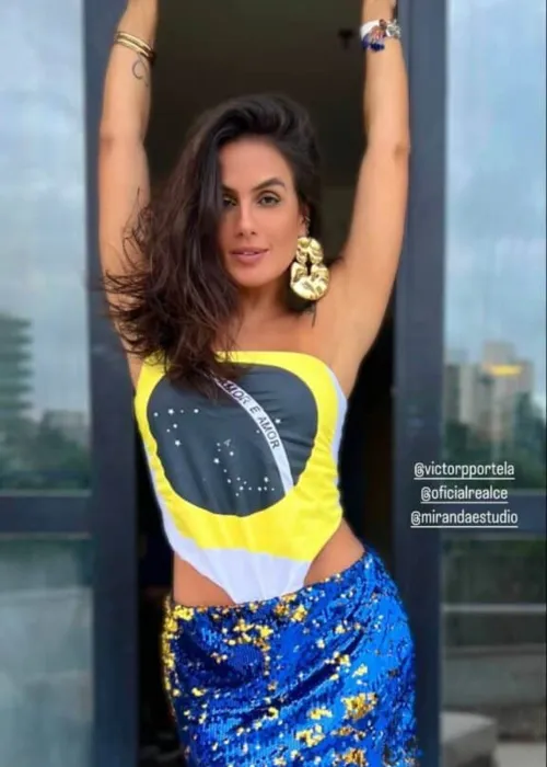 
				
					Carol Peixinho elege look com bandeira do Brasil para curtir show de Thiaguinho em Salvador
				
				