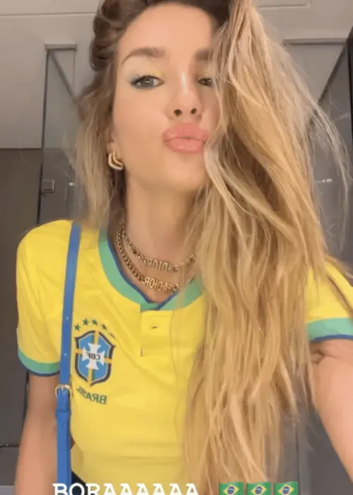 
				
					Copa do Mundo: celebridades entram no clima com looks para torcer pelo Brasil em terceiro jogo
				
				