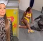 
                  Ivete Sangalo se joga no chão para aprender coreografia ousada de MC Rebecca: 'Mainha é estouro'