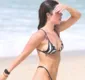 
                  Jade Picon esbanja corpão durante passeio na praia; veja fotos