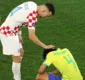 
                  Jogadores brasileiros choram muito no gramado após derrota para Croácia