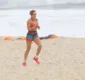 
                  'Treino pago': Grazi Massafera aproveita manhã de sol para correr nas areias de praia do Rio de Janeiro