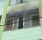 
                  Vídeo: apartamento pega fogo no Politeama e idoso é levado para hospital após inalar fumaça